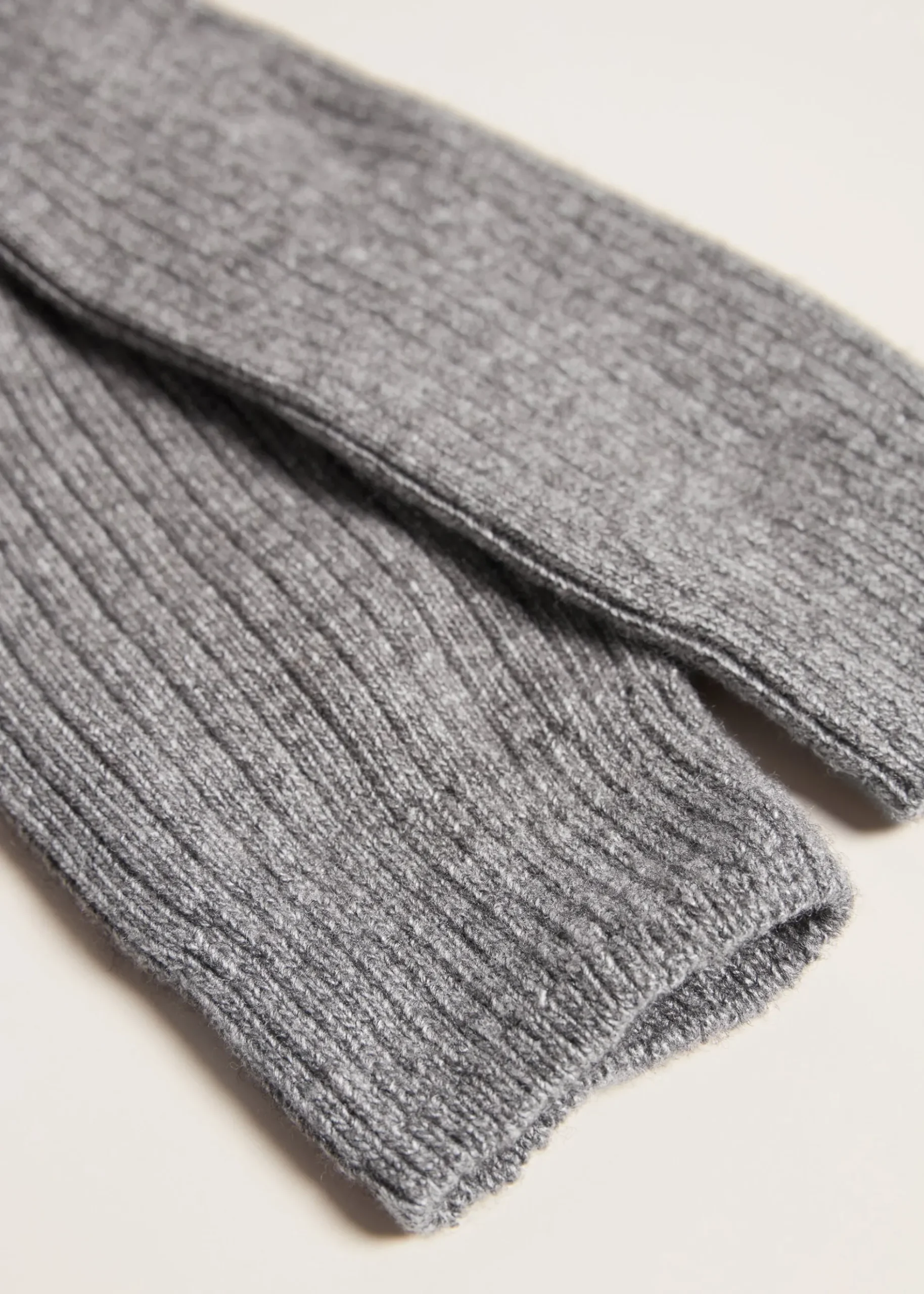 Chaussettes hautes côtelées en laine avec cachemire