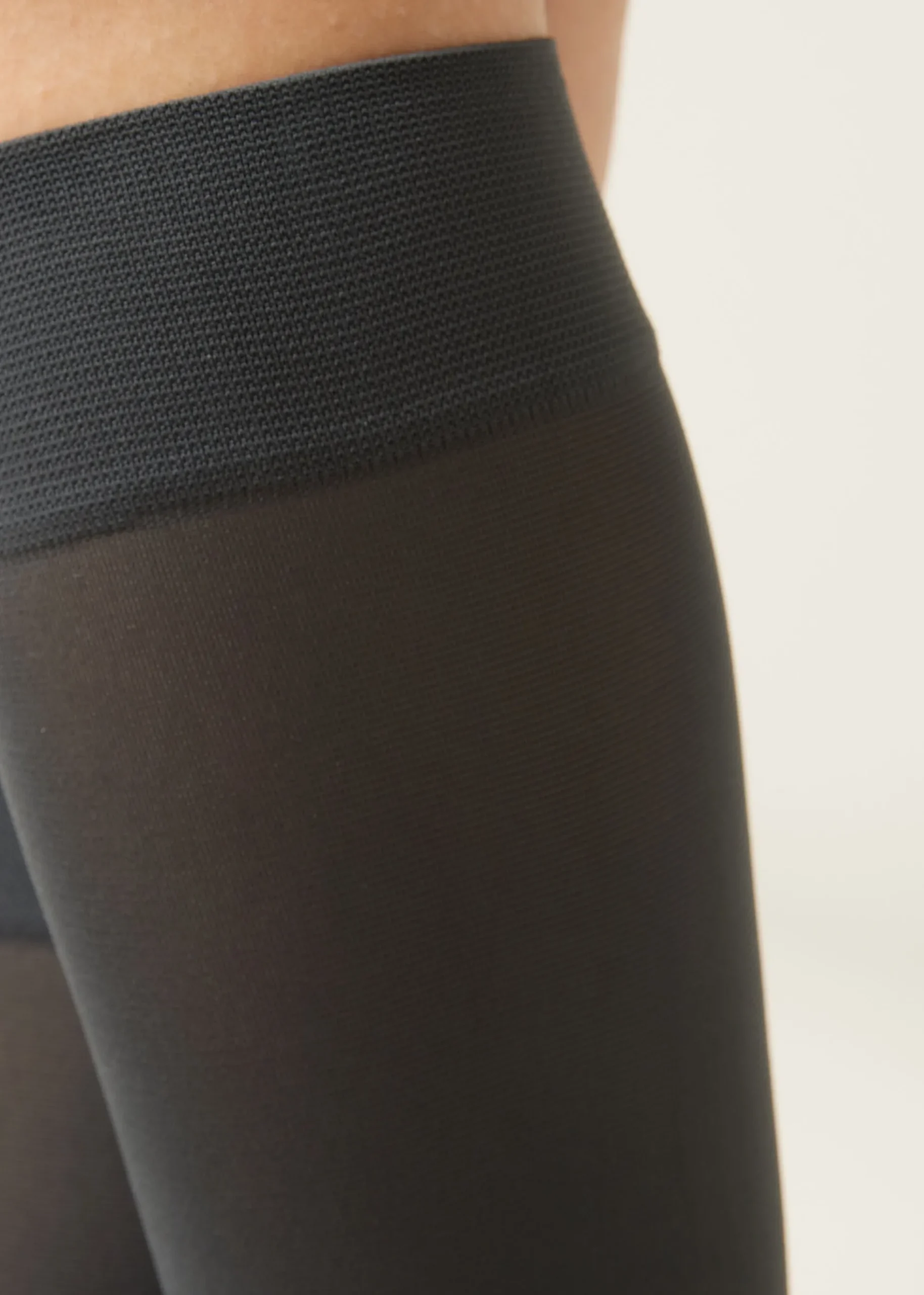 Mi-Bas Opaques 60 Deniers en Microfibre